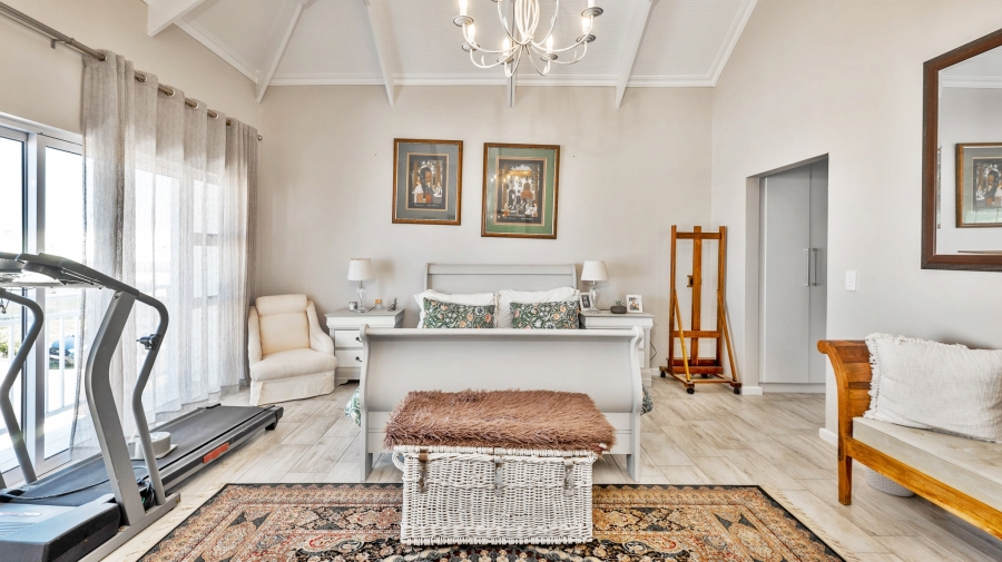 4 Bedroom Property for Sale in Struisbaai Western Cape